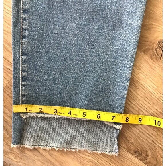 STYLE & CO -DISTRESS STRAIGHT LEG HIGH RISE SHARK BITE HEM JEANS SIZE 18-NWT - Picture 3 of 7